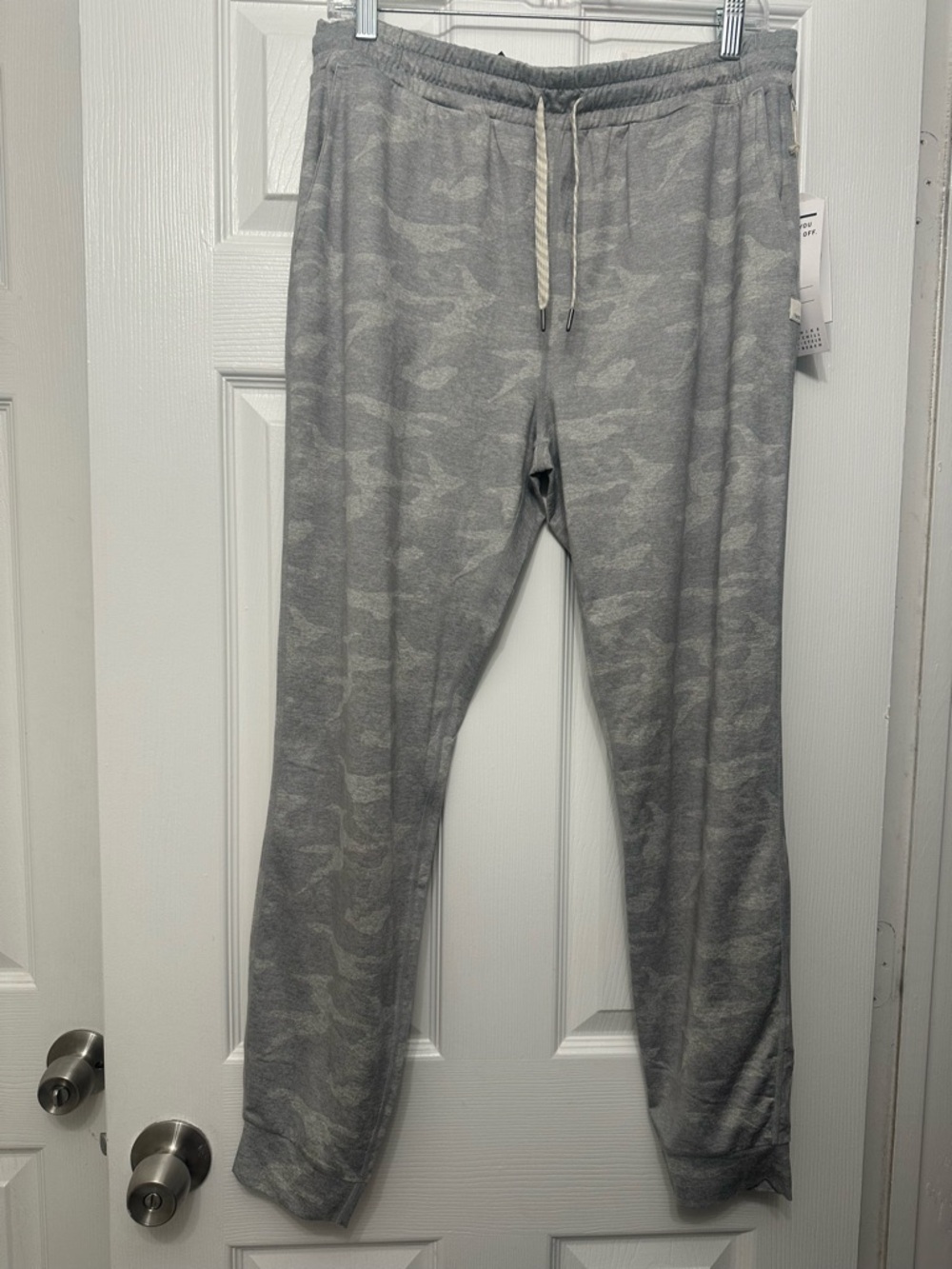 NWT Vuori Performance Jogger Pants L